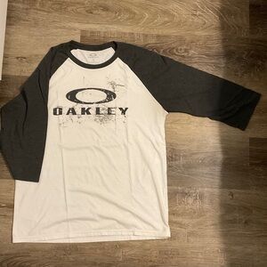 Oakley Men’s White and Black Raglan Logo Baseball Tee